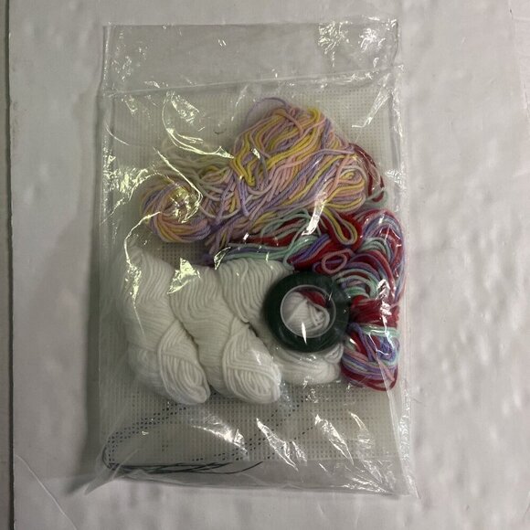 Mary Maxim Plastic Needlepoint Pansies Kit Spring Craft No 78219 - Picture 6 of 8